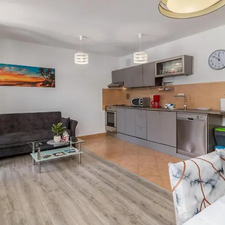 Apartment Gorgeous In Marinici With Wifi Marinici (Primorsko-Goranska)