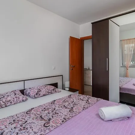 Gorgeous In Marinici With Wifi Apartment Marinici (Primorsko-Goranska)