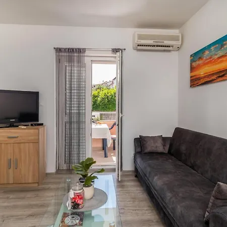 Apartman Gorgeous In Marinici With Wifi *