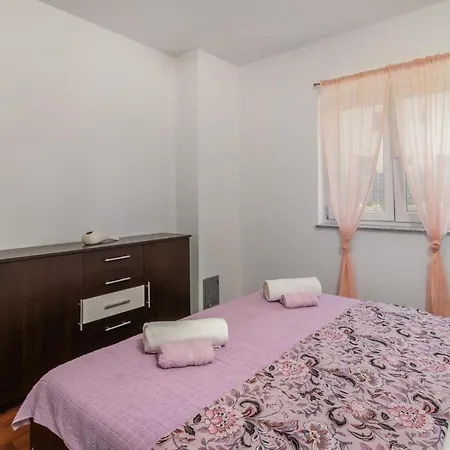 Apartman Gorgeous In Marinici With Wifi Marinići