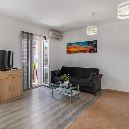 Apartman Gorgeous In Marinici With Wifi